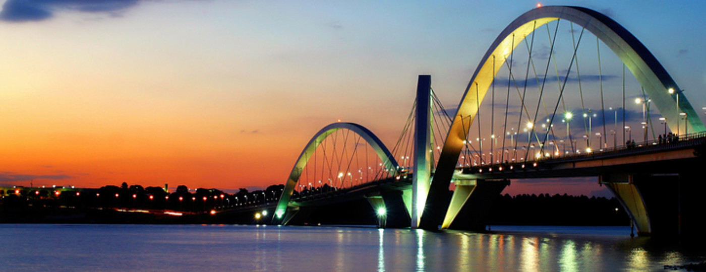 Pôr do sol na Ponte JK, em Brasília